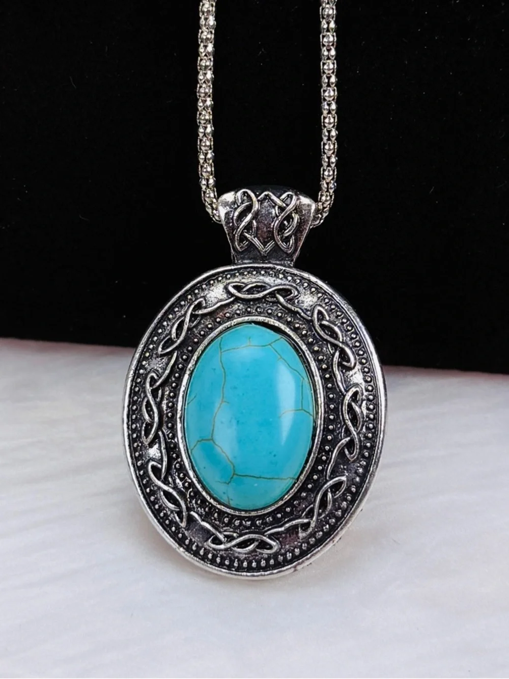 Aged Silvertone faux turquoise blue southwestern style lightweight necklace